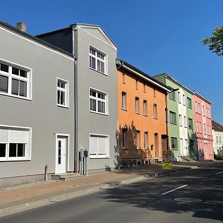 Modern Eingerichtet-Stadtnah-Ferienwohnung Mit Geschirrspueler Und Waschmaschine Friedland  Exterior foto