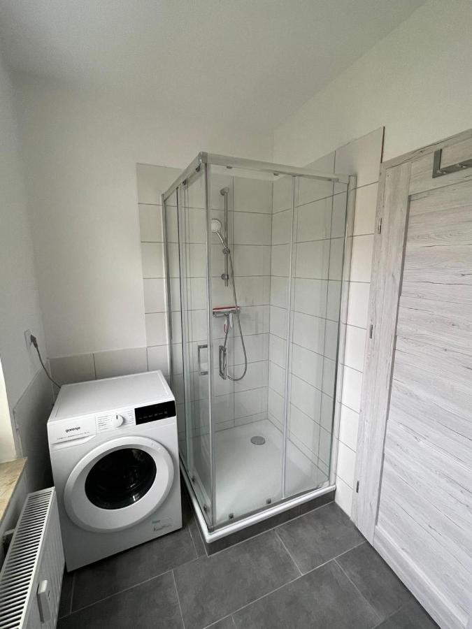Modern Eingerichtet-Stadtnah-Ferienwohnung Mit Geschirrspueler Und Waschmaschine Friedland  Exterior foto